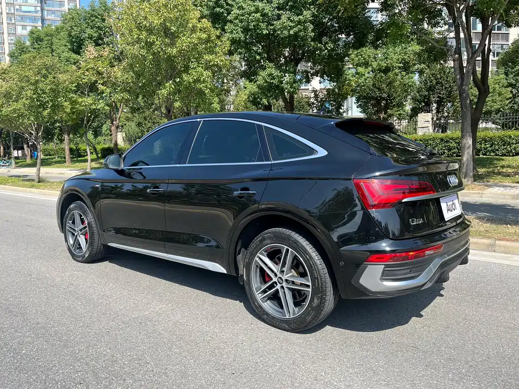 Audi Q5L Sportback — фото 6