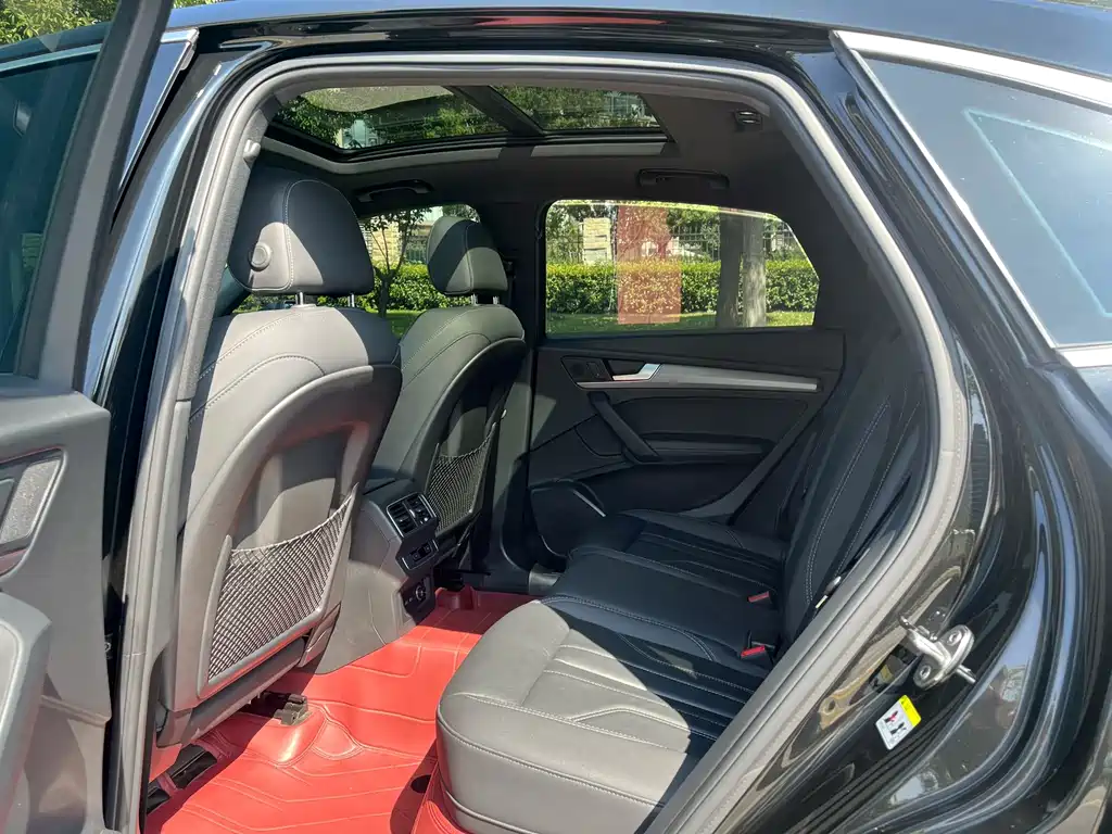 Audi Q5L Sportback — фото 9