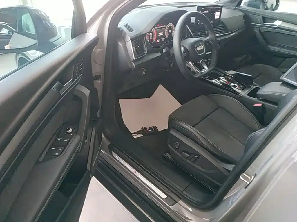Audi Q5L Sportback — фото 15