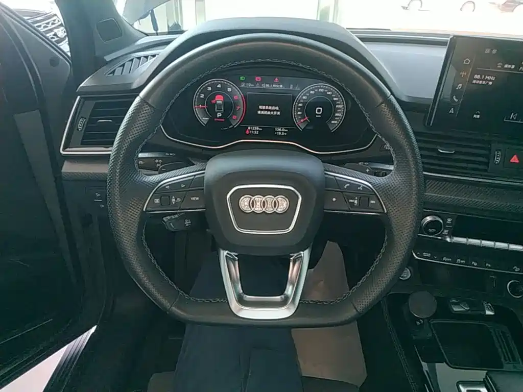 Audi Q5L Sportback — фото 10
