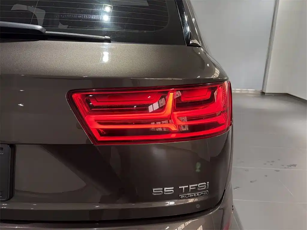 Audi Q7 — фото 14