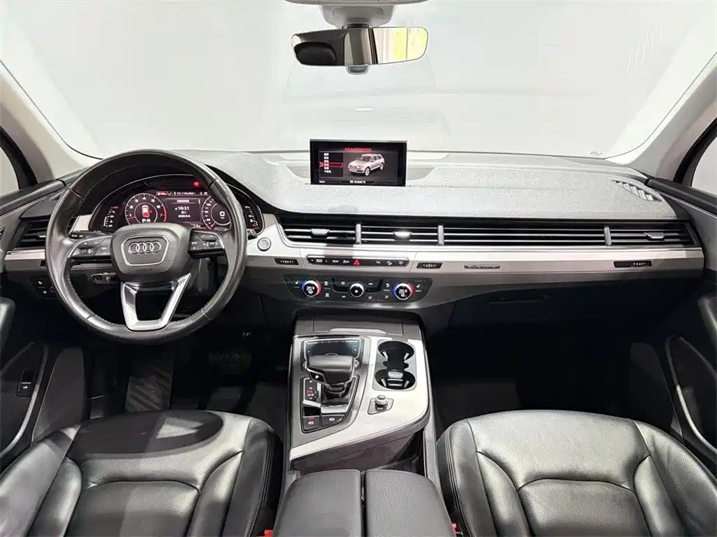 Audi Q7 — фото 6