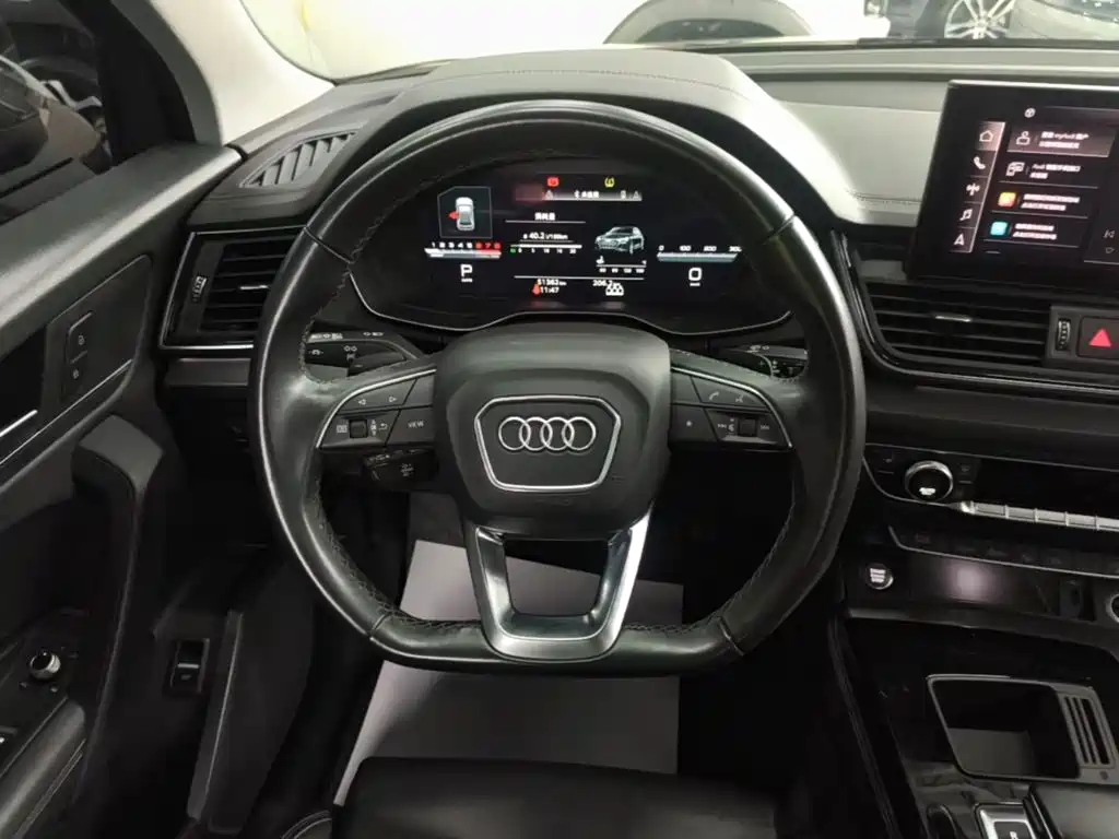 Audi Q5L — фото 10