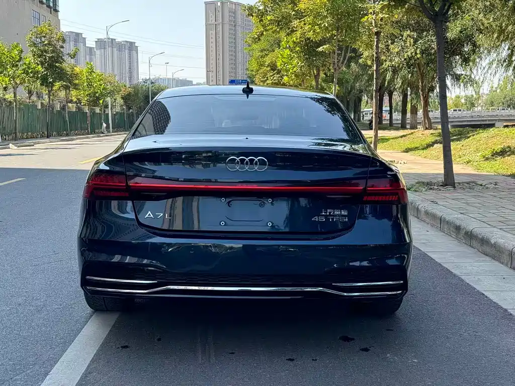 Audi A7L — фото 5