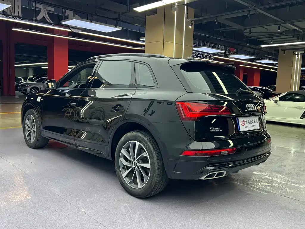 Audi Q5L — фото 16