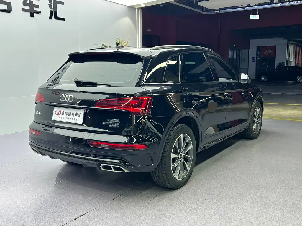 Audi Q5L — фото 18