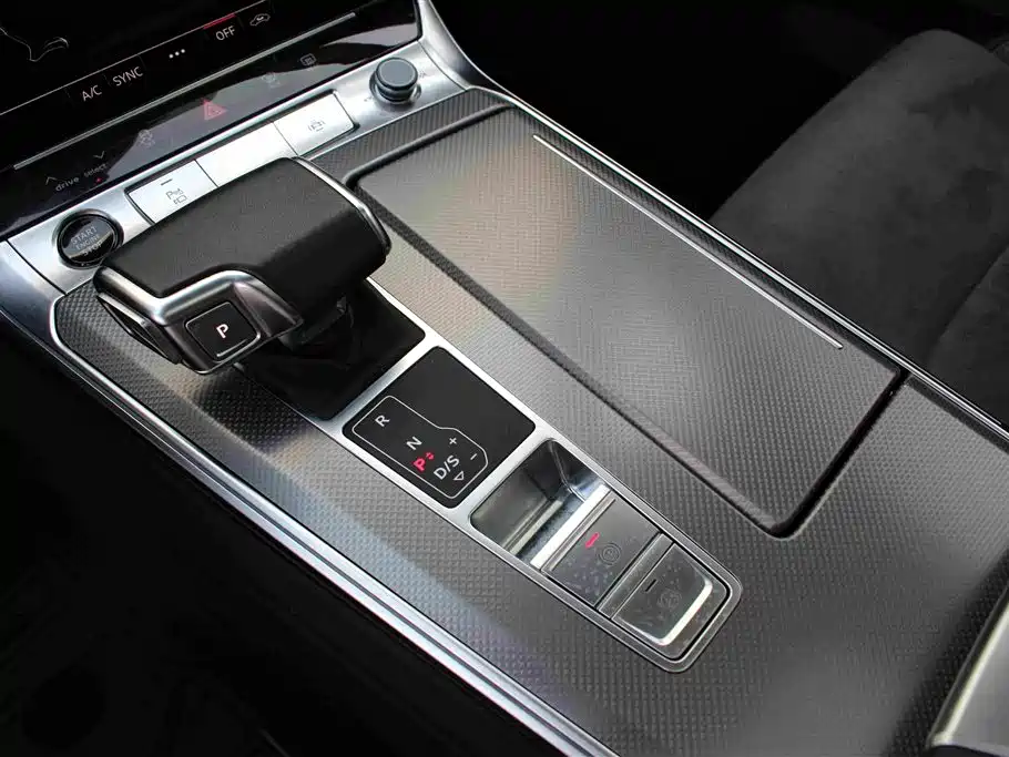 Audi A6L — фото 9