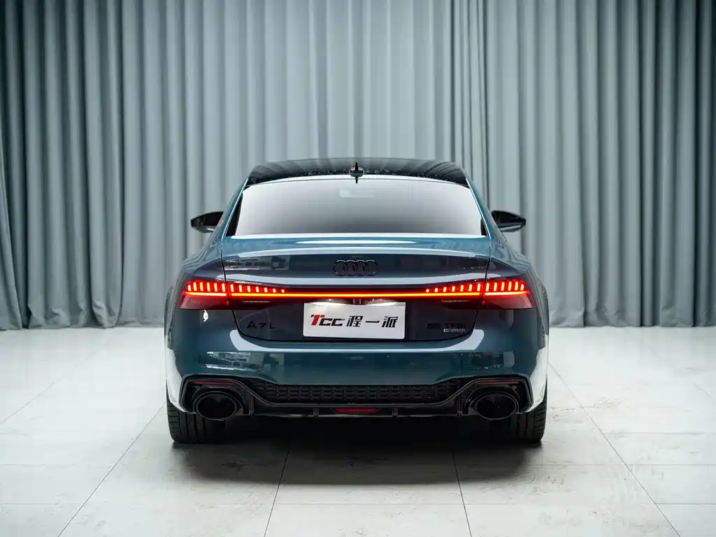 Audi A7L — фото 11