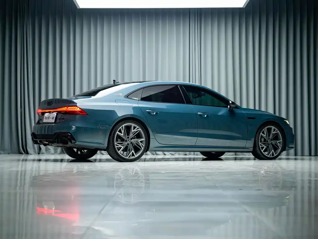 Audi A7L — фото 9