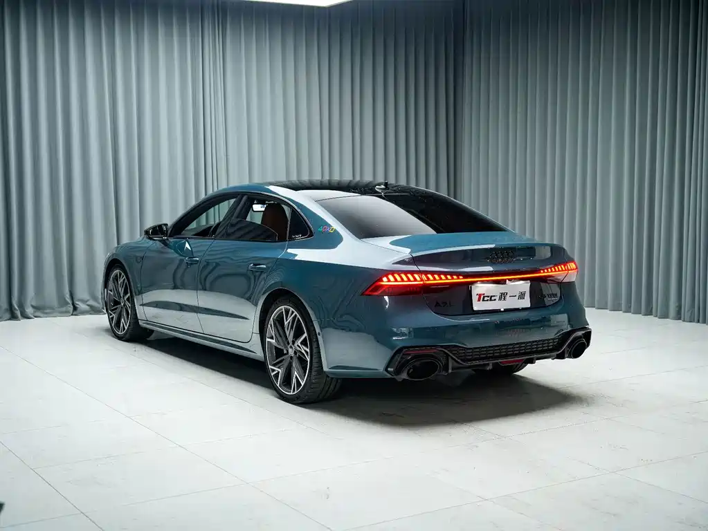 Audi A7L — фото 10