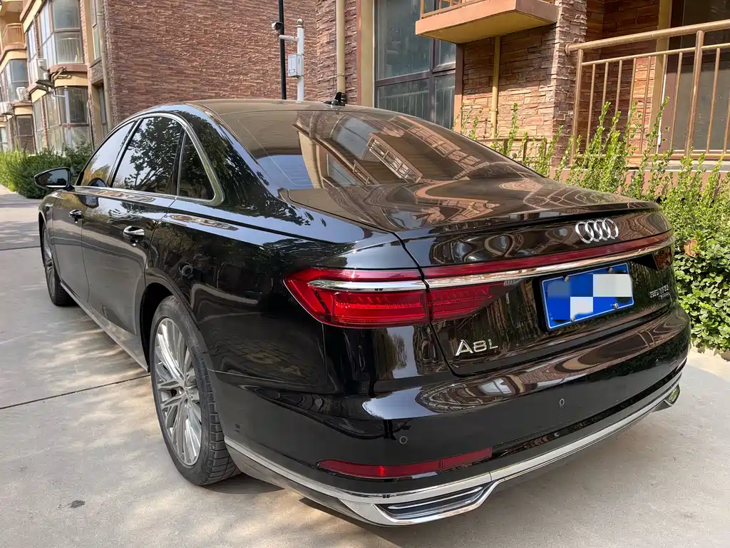 Audi A8 — фото 3