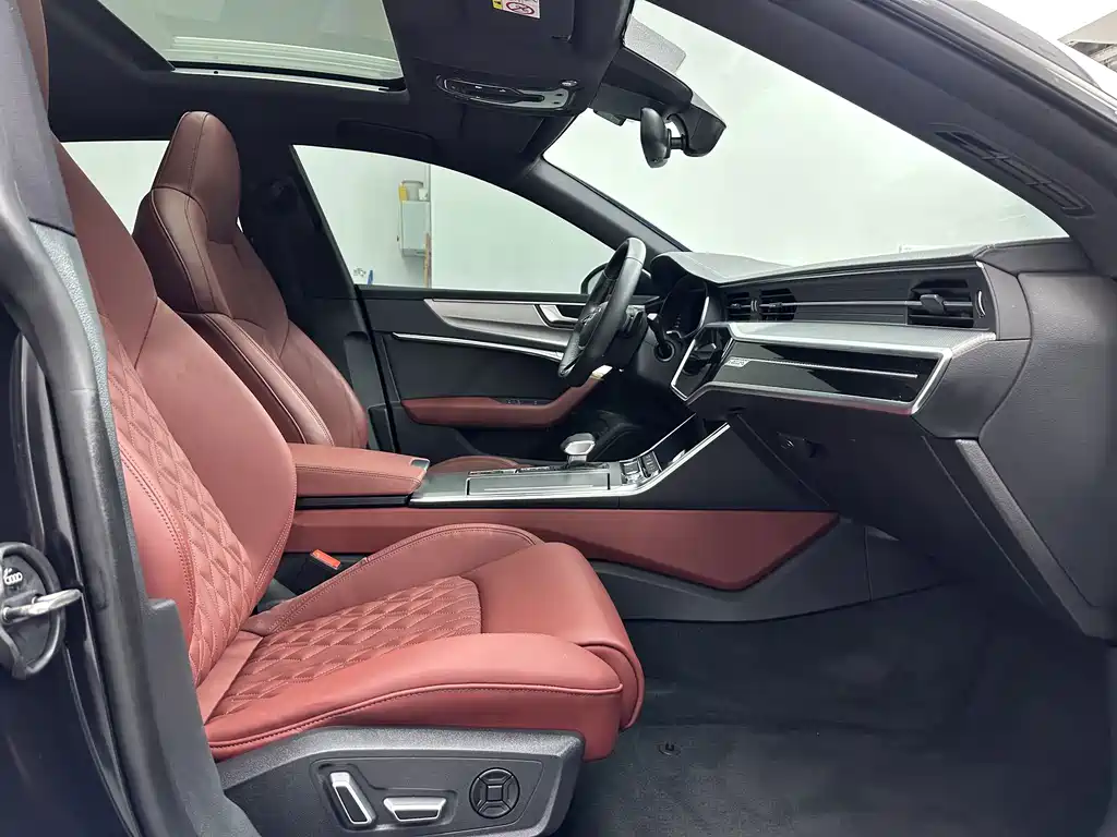 Audi A7L — фото 13