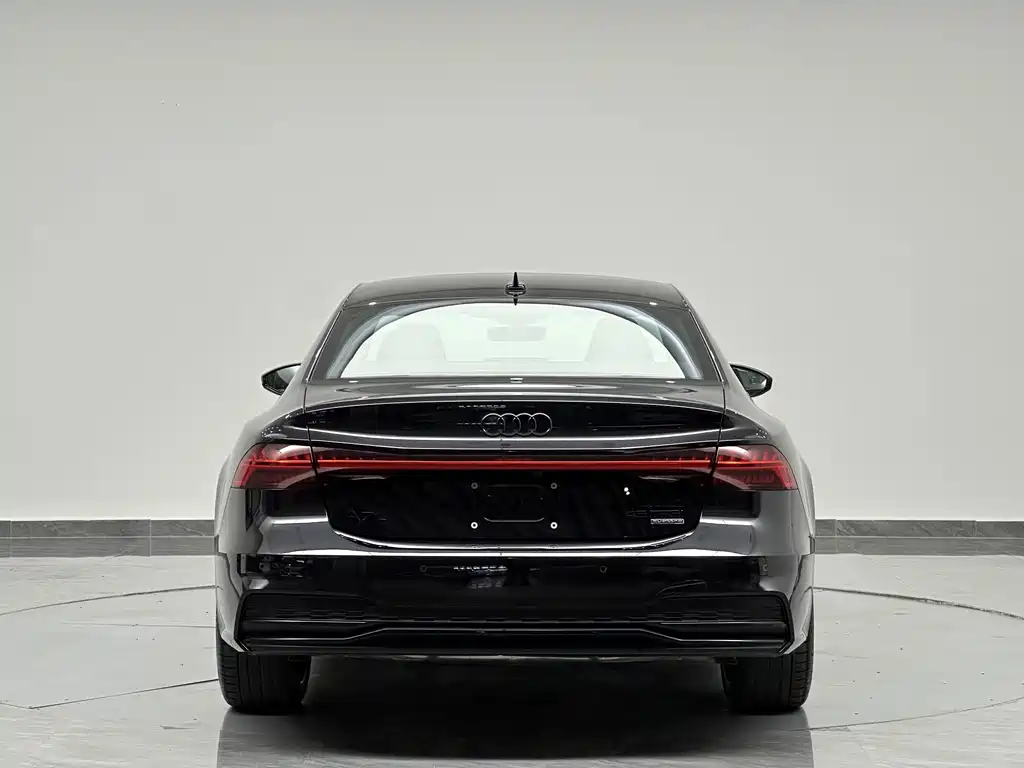 Audi A7L — фото 8