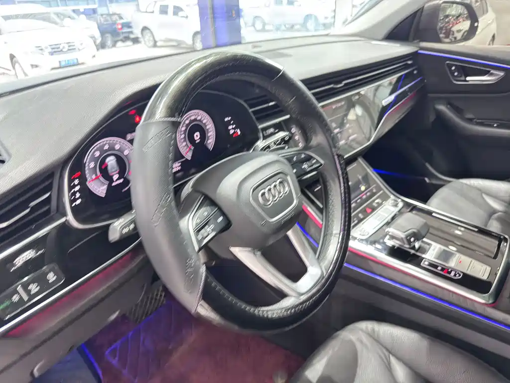 Audi Q8 — фото 11