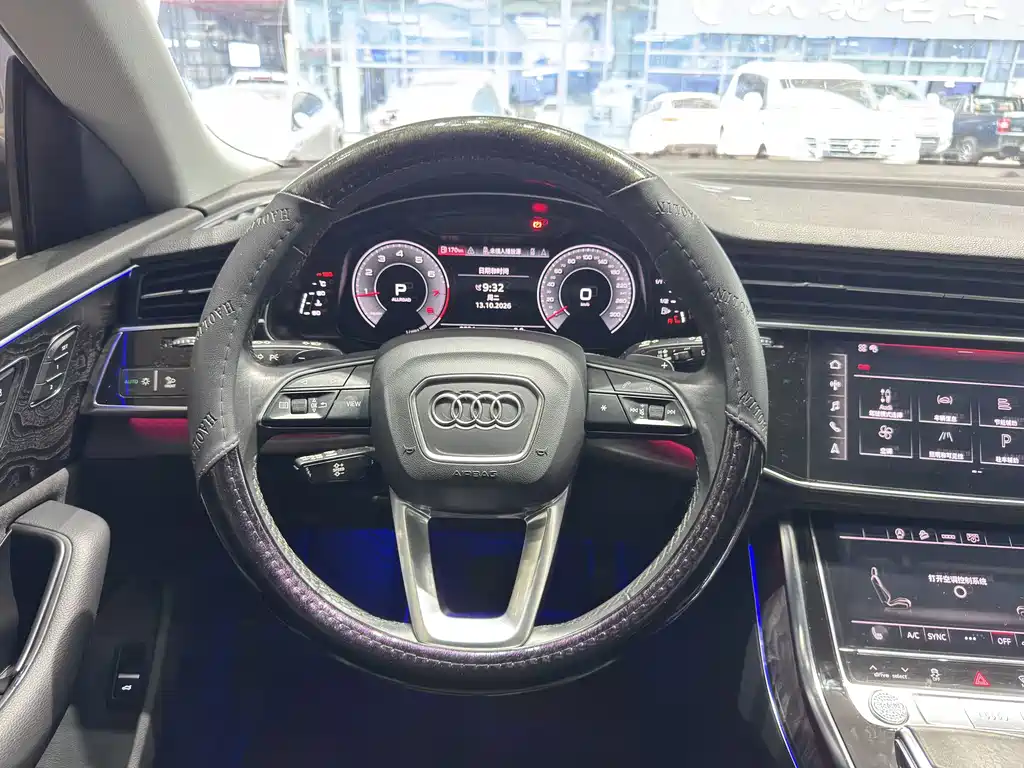 Audi Q8 — фото 6
