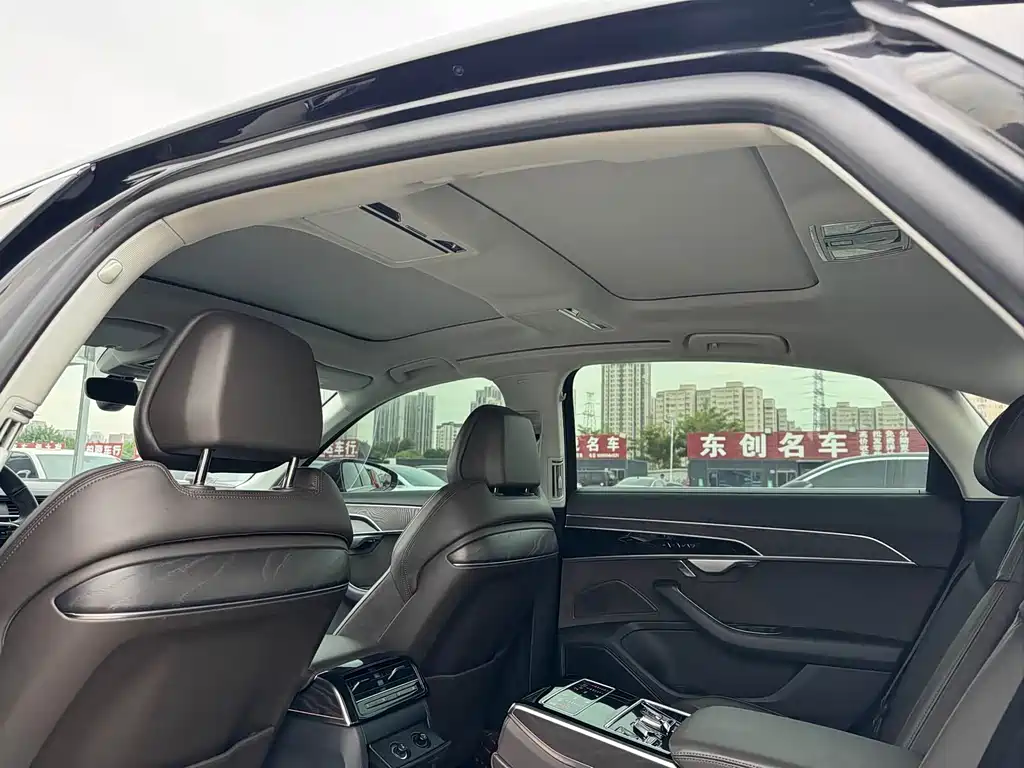 Audi A8 — фото 13