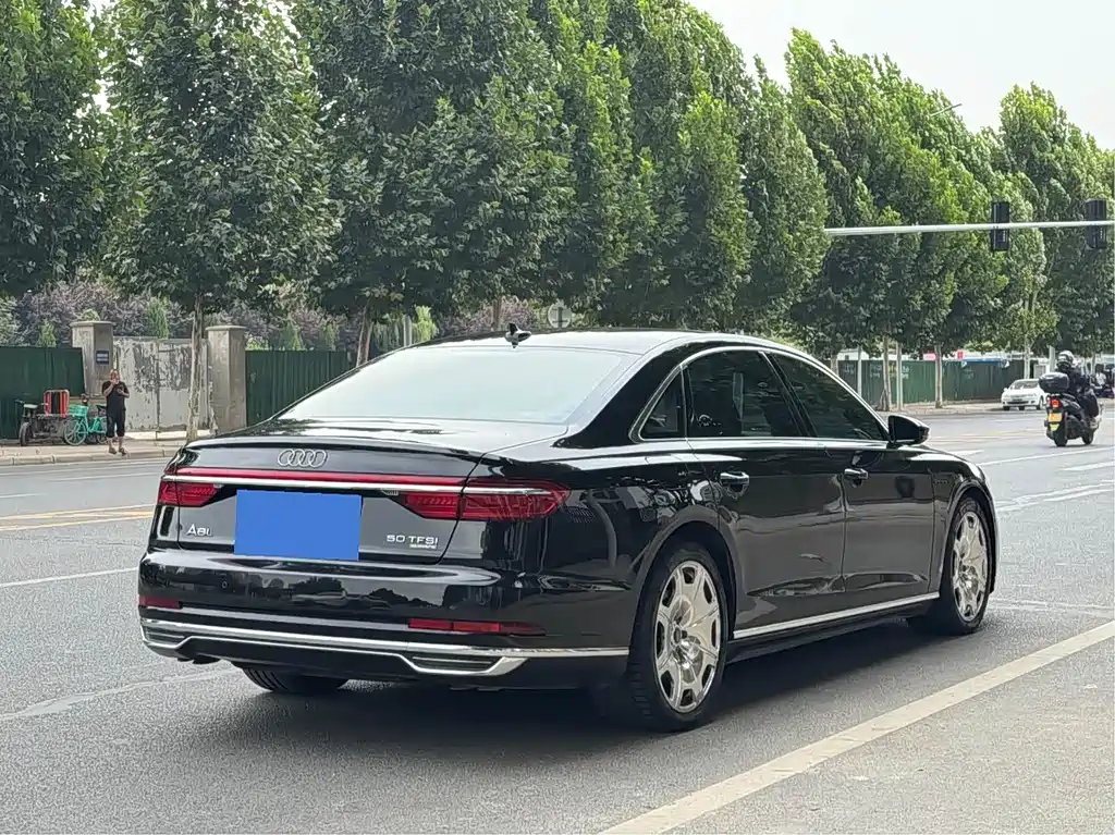 Audi A8 — фото 20