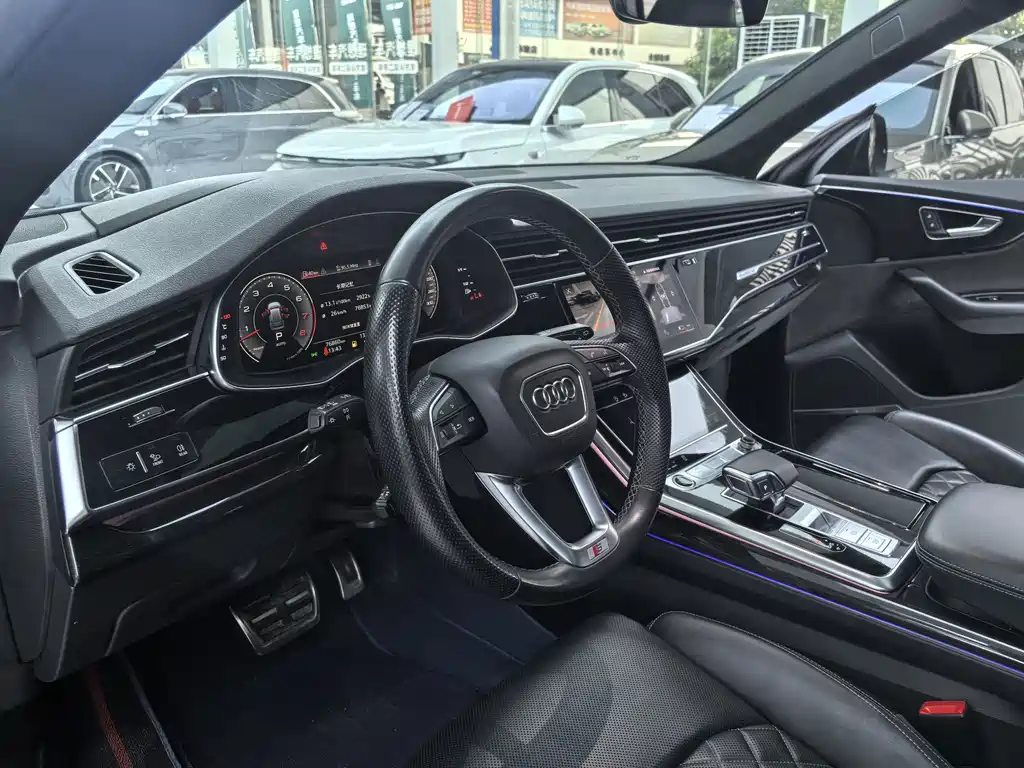 Audi Q8 — фото 5