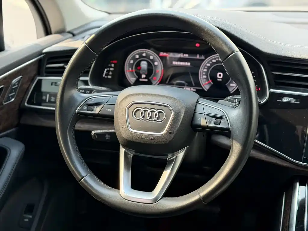 Audi Q7 — фото 2