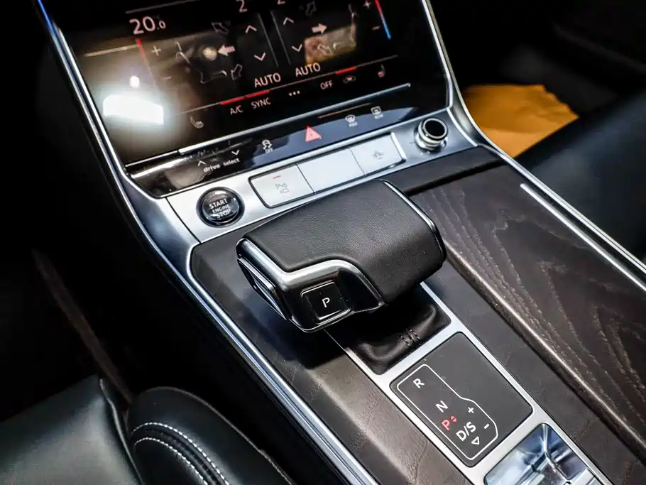 Audi A6L — фото 17
