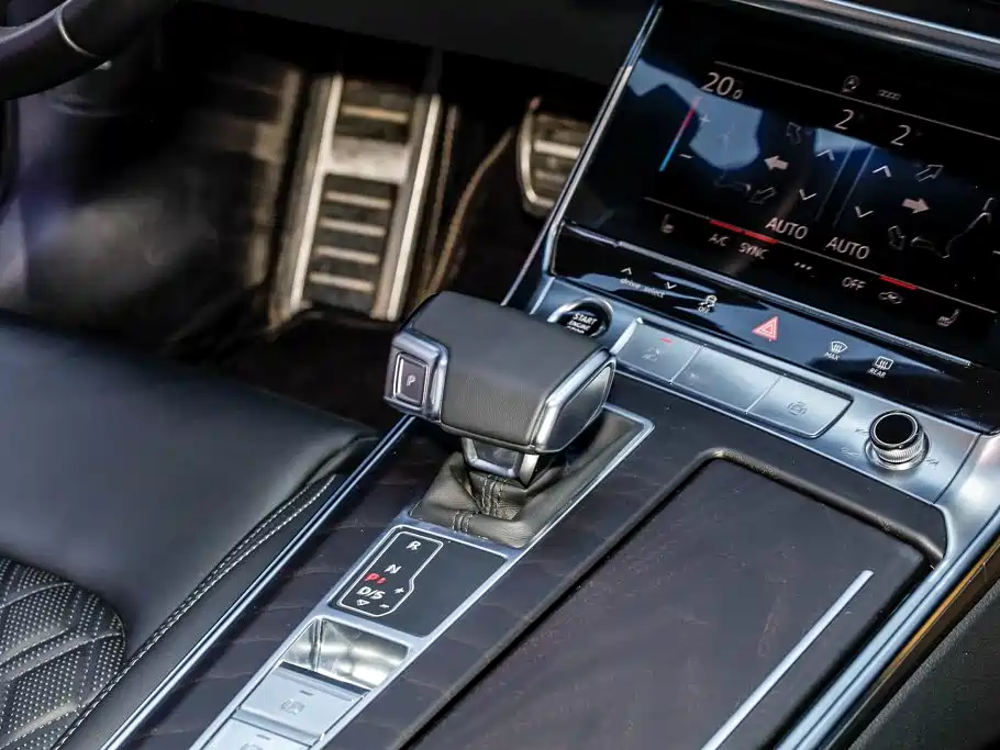 Audi A6L — фото 28