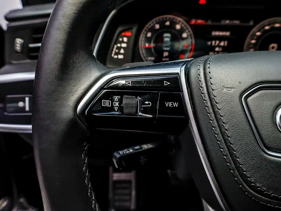 Audi A6L — фото 15