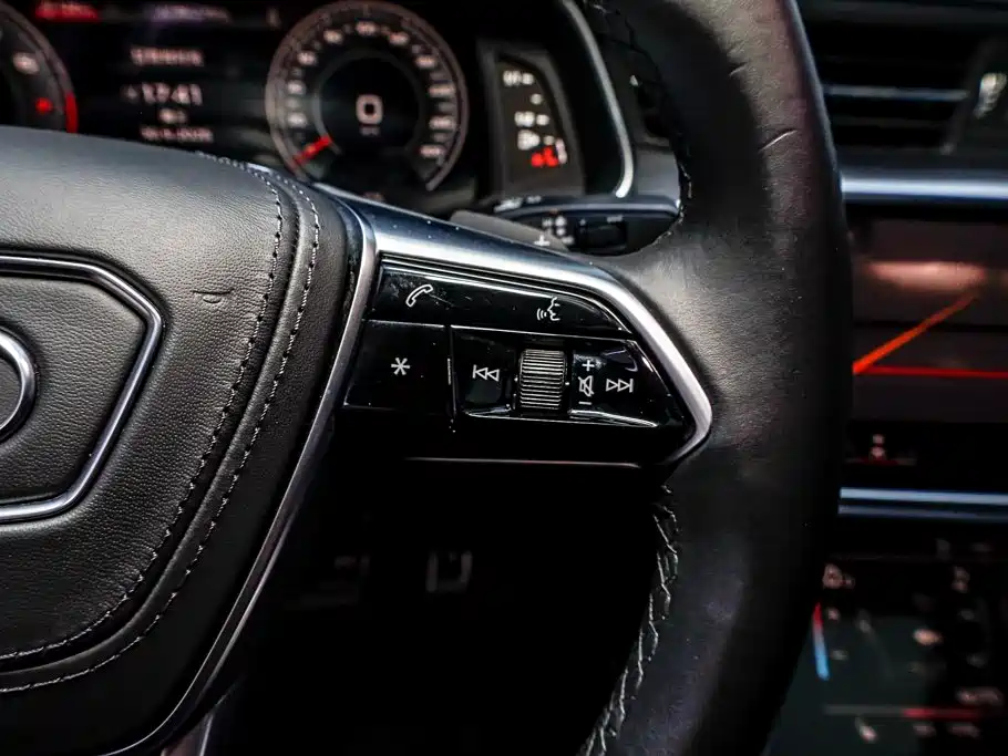 Audi A6L — фото 16