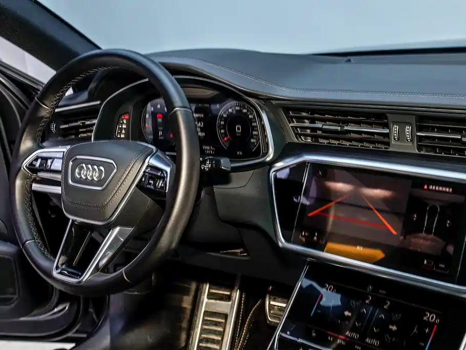 Audi A6L — фото 27