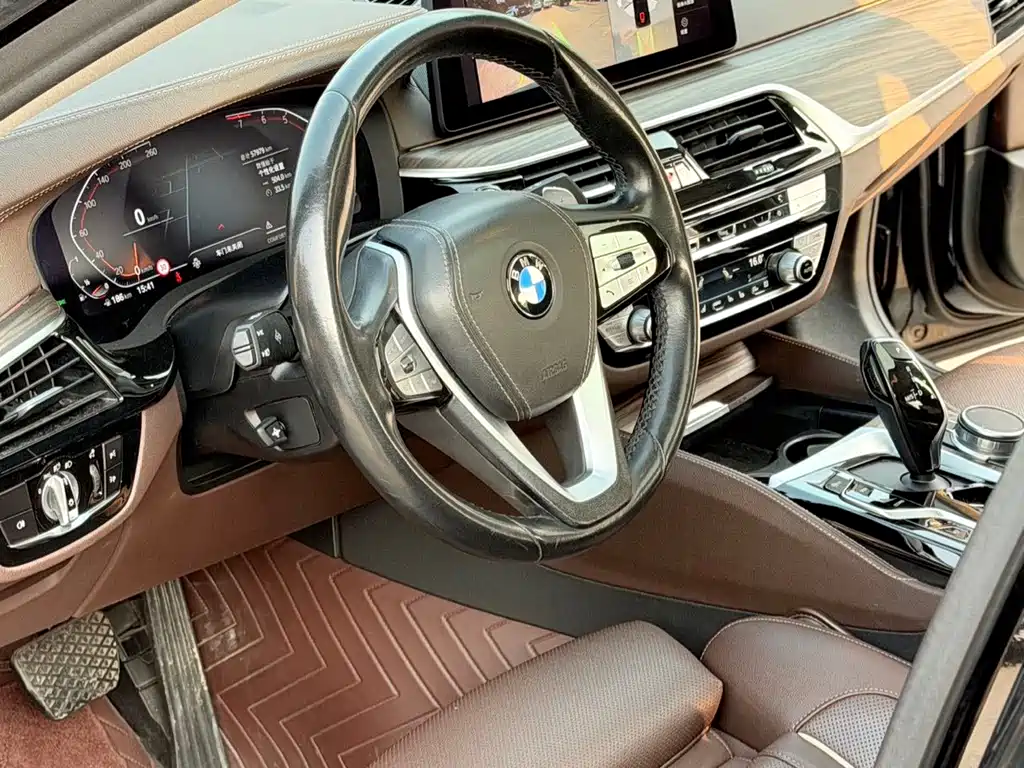 BMW 5 Series — фото 7