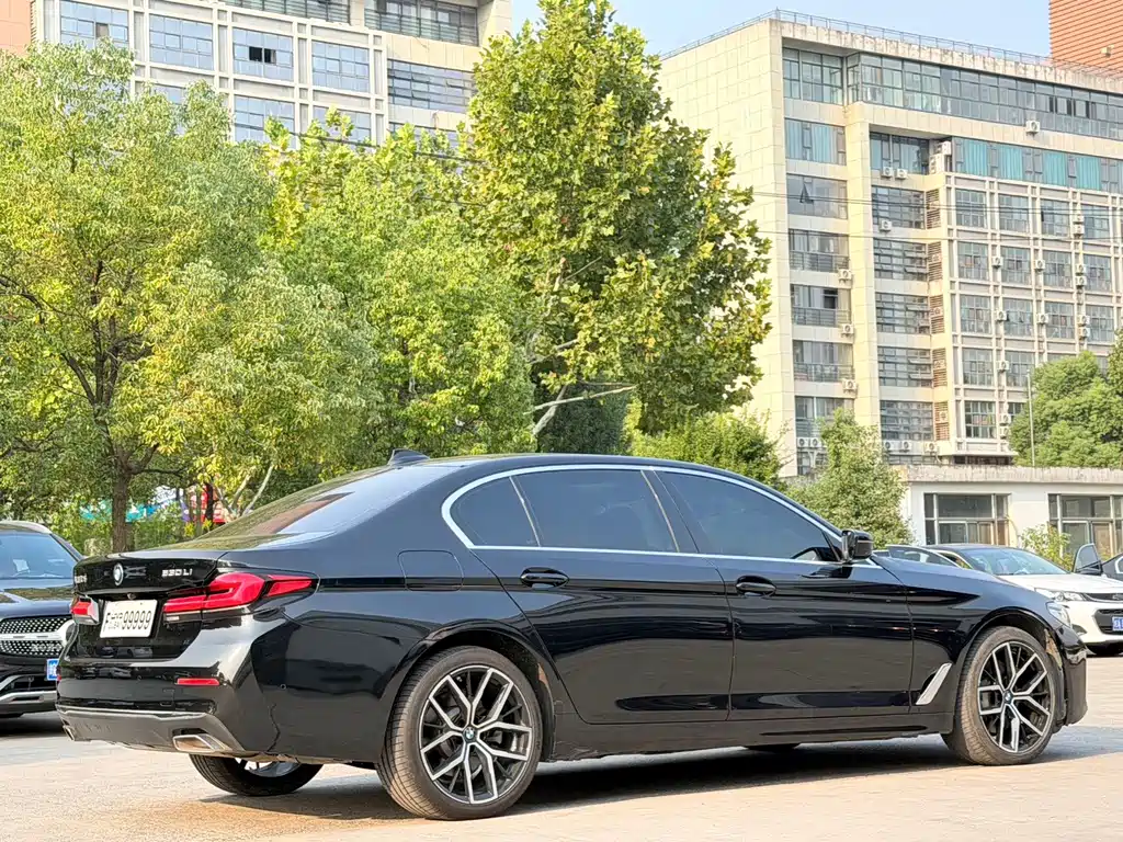 BMW 5 Series — фото 10