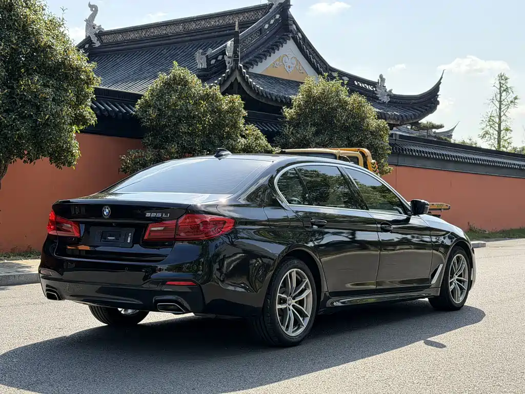 BMW 5 Series — фото 9