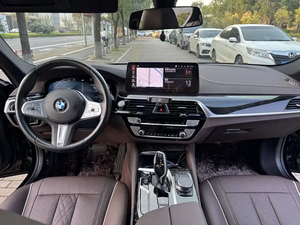 BMW 5 Series — фото 5