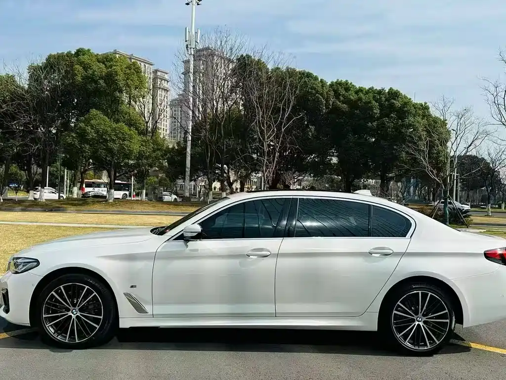 BMW 5 Series — фото 4