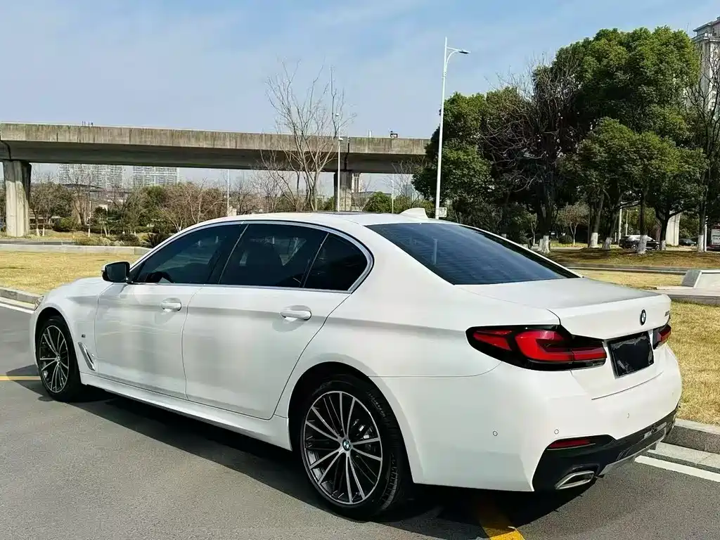 BMW 5 Series — фото 5