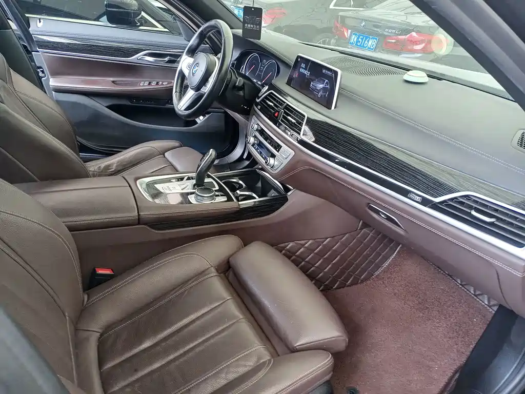 BMW 7 Series — фото 20