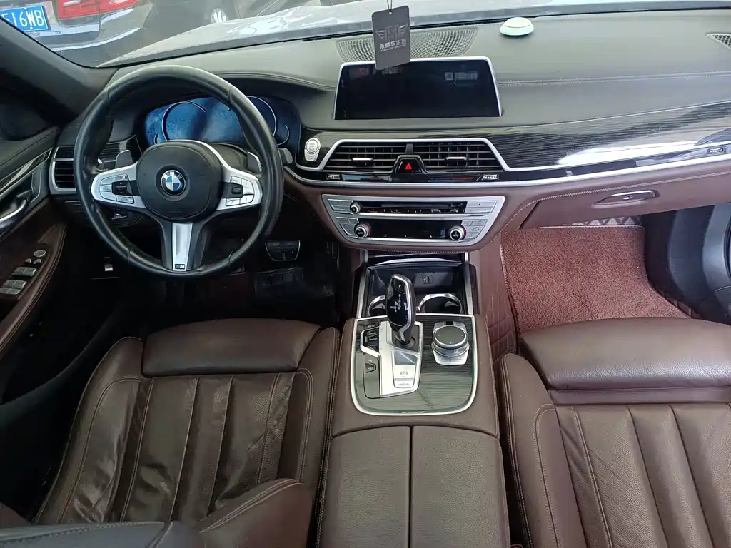 BMW 7 Series — фото 29