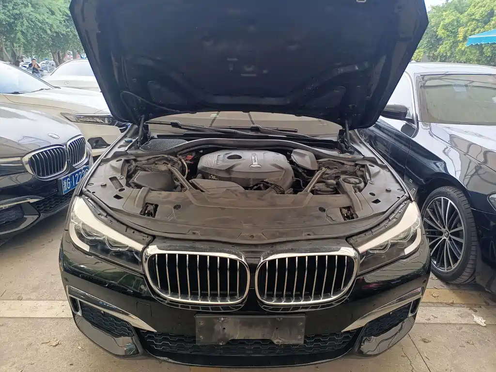 BMW 7 Series — фото 30