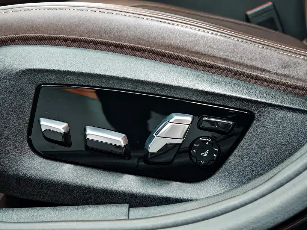 BMW 5 Series — фото 17