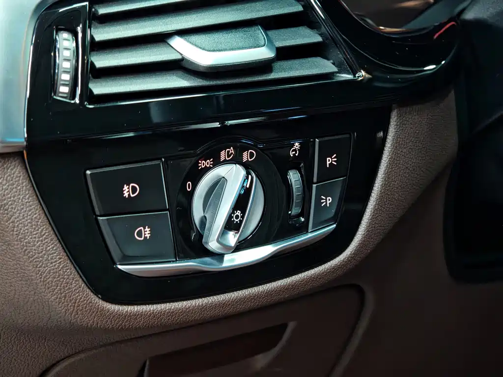 BMW 5 Series — фото 21