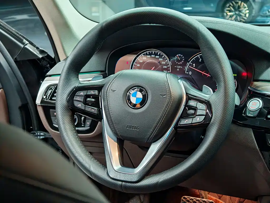 BMW 5 Series — фото 30