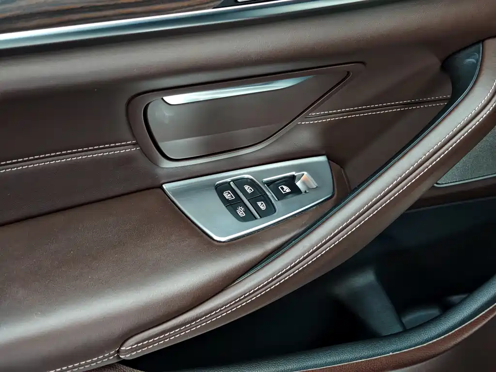 BMW 5 Series — фото 33