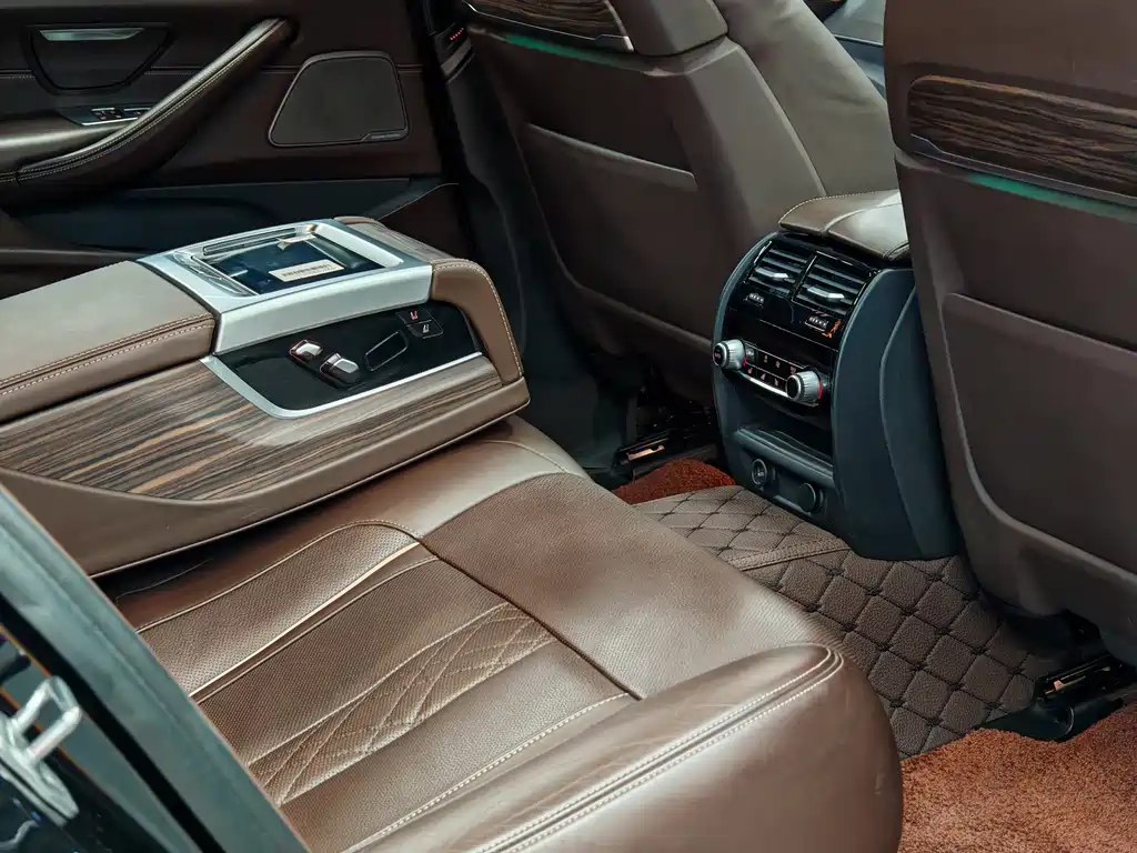 BMW 5 Series — фото 42