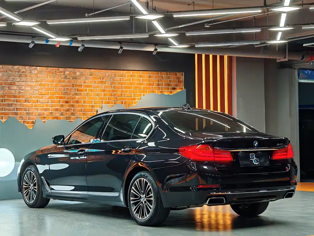 BMW 5 Series — фото 10