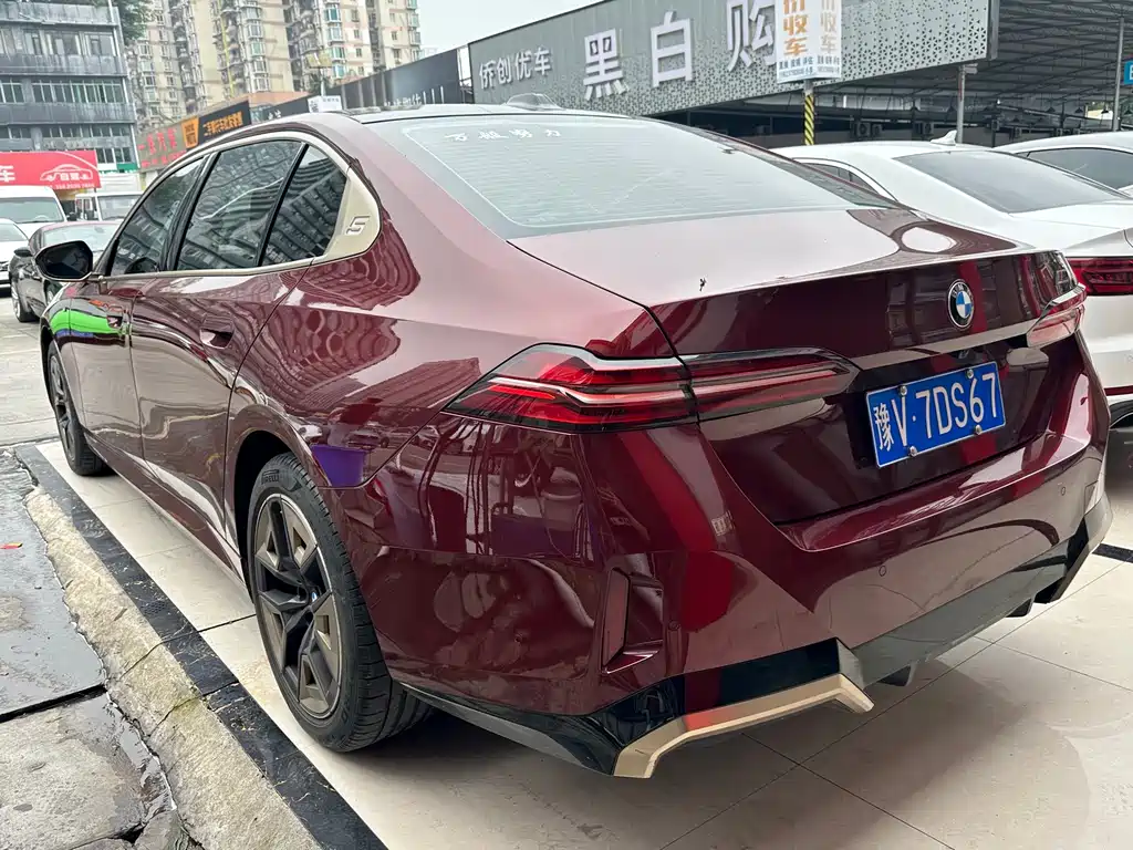 BMW 5 Series — фото 13