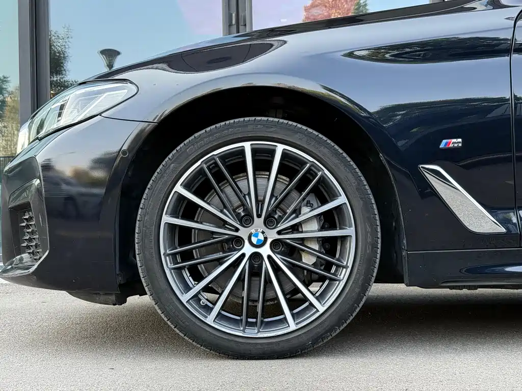 BMW 5 Series — фото 20