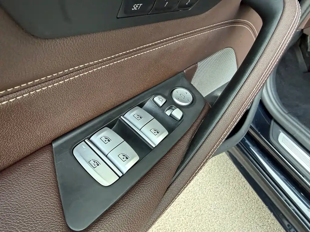 BMW 5 Series — фото 5