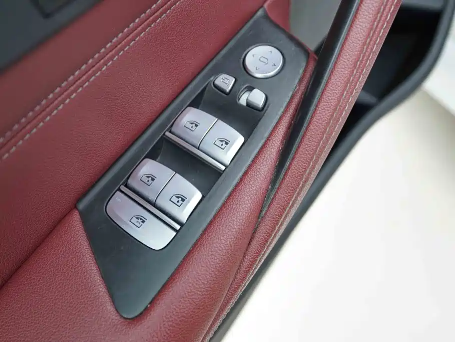 BMW 5 Series — фото 11