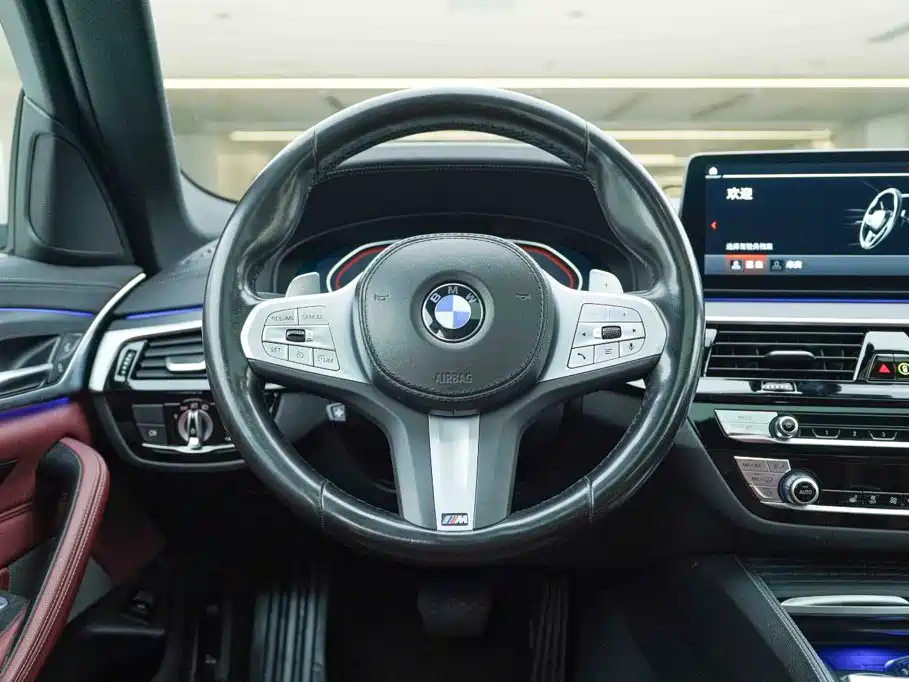 BMW 5 Series — фото 17