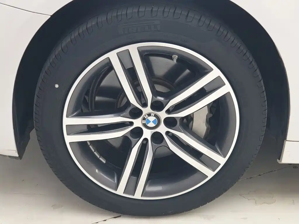 BMW 5 Series — фото 11