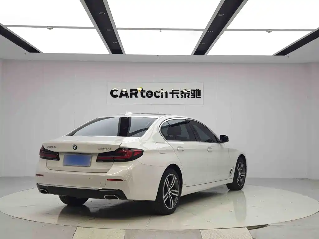 BMW 5 Series — фото 5